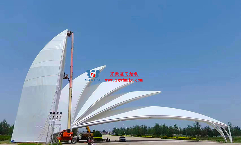 陜西定邊馬蓮灘沙漠公園鋼膜結(jié)構(gòu)工程“奮力快跑”，工程“進(jìn)度條”刷新了!