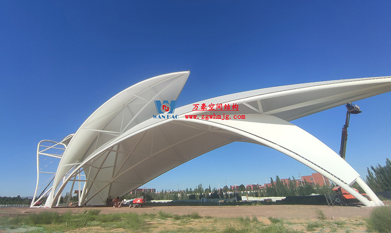 陜西定邊馬蓮灘沙漠公園鋼膜結(jié)構(gòu)工程“奮力快跑”，工程“進(jìn)度條”刷新了!