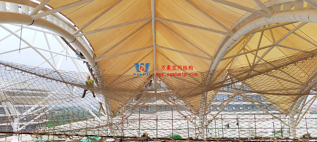 施工加速，這個(gè)PTFE膜結(jié)構(gòu)天幕即將完工！