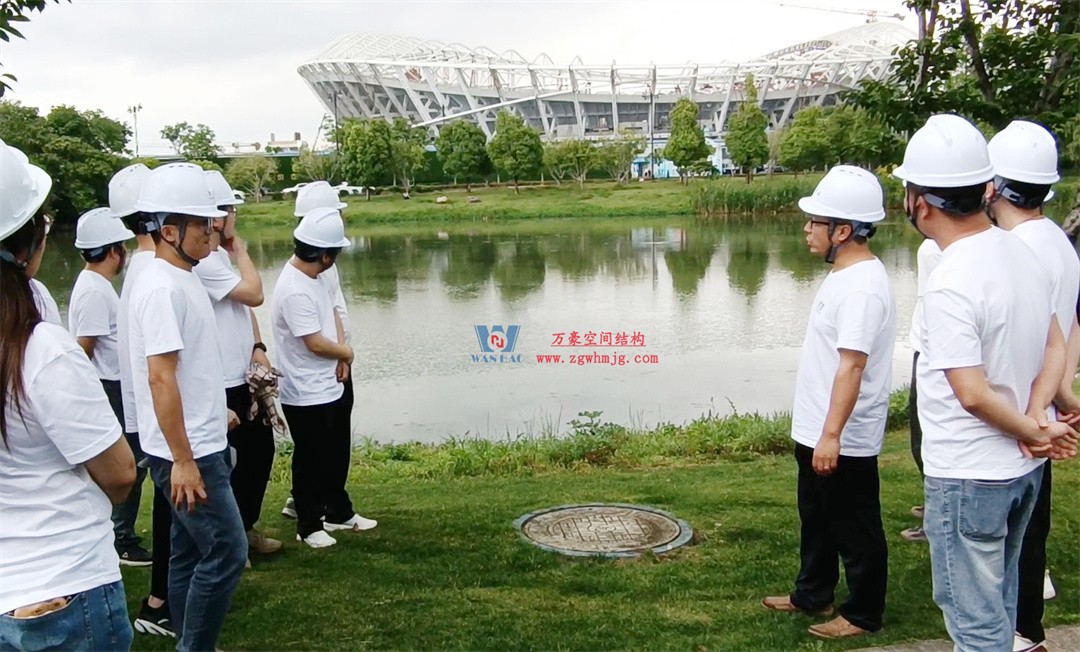 標(biāo)桿引領(lǐng)，智啟未來(lái)——萬(wàn)豪集團(tuán)營(yíng)銷、設(shè)計(jì)與技術(shù)骨干共赴無(wú)錫奧體中心，現(xiàn)場(chǎng)觀摩學(xué)習(xí)解鎖“創(chuàng)新密碼”
